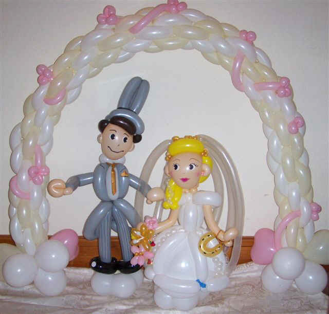Ballon caricatures of bride and groom