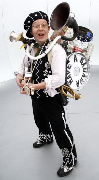 Cockney 1 man band